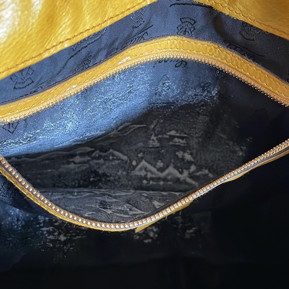 Authentic Gucci Hysteria Mustard Calfskin Clutch - Picture 12 of 12